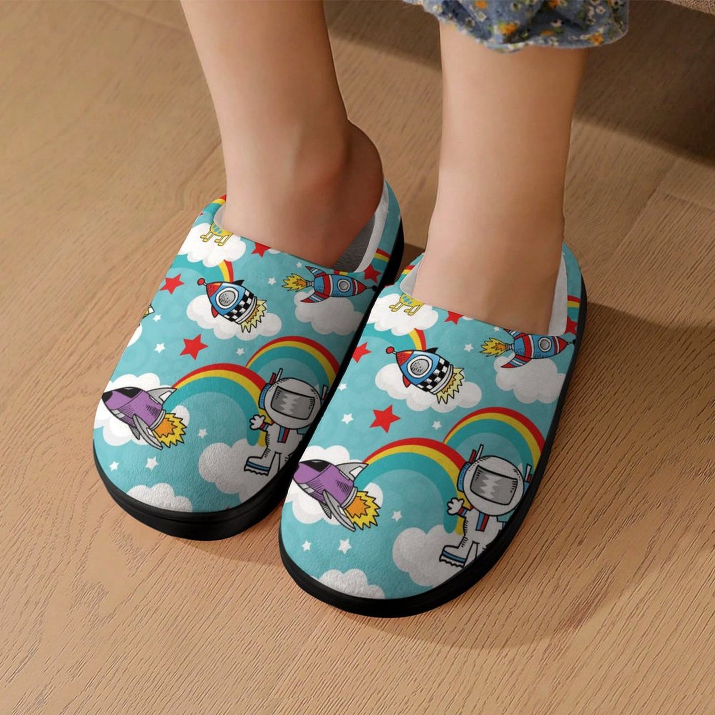 「走らないで！」と、もう怒らない。子供が喜ぶ、滑らないオリジナル室内履き