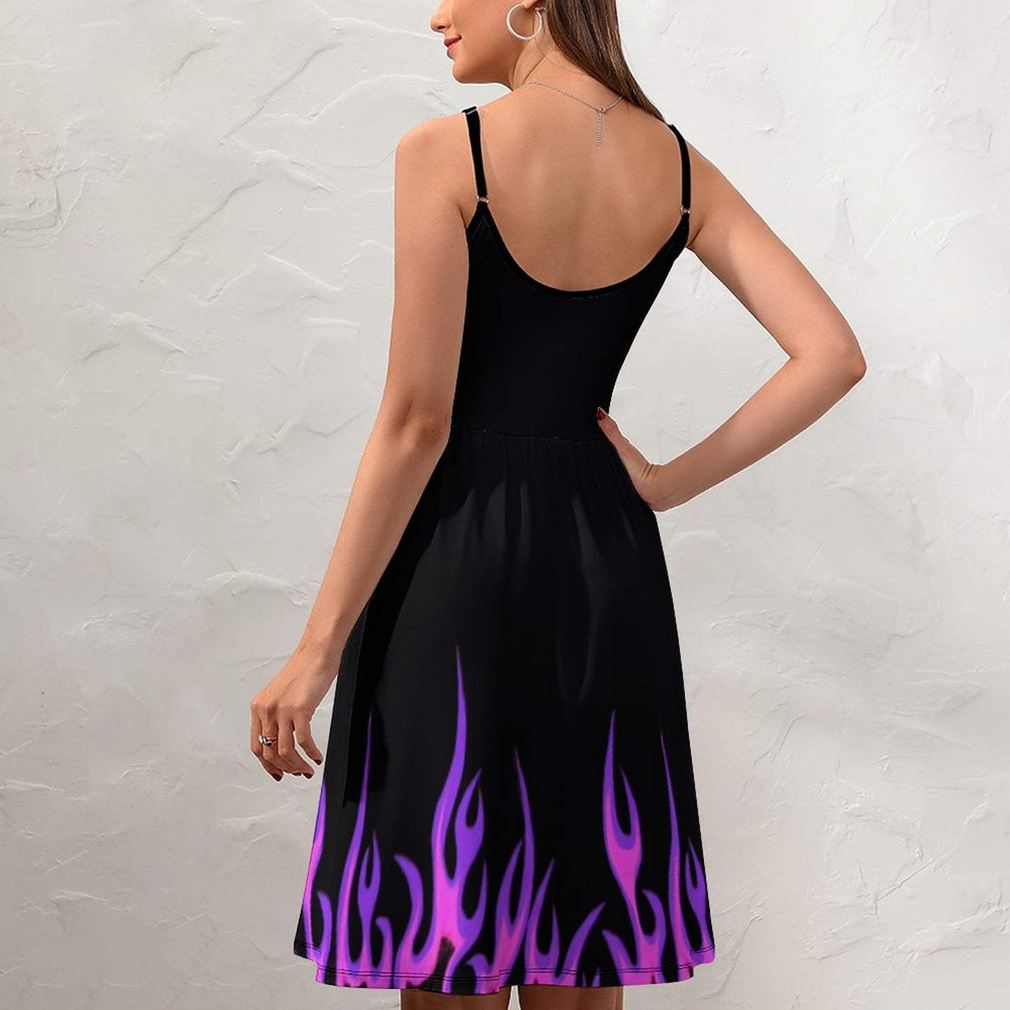 【昼も夜も、私が主役】一枚で印象が変わるVネック・キャミワンピース｜着回し自在