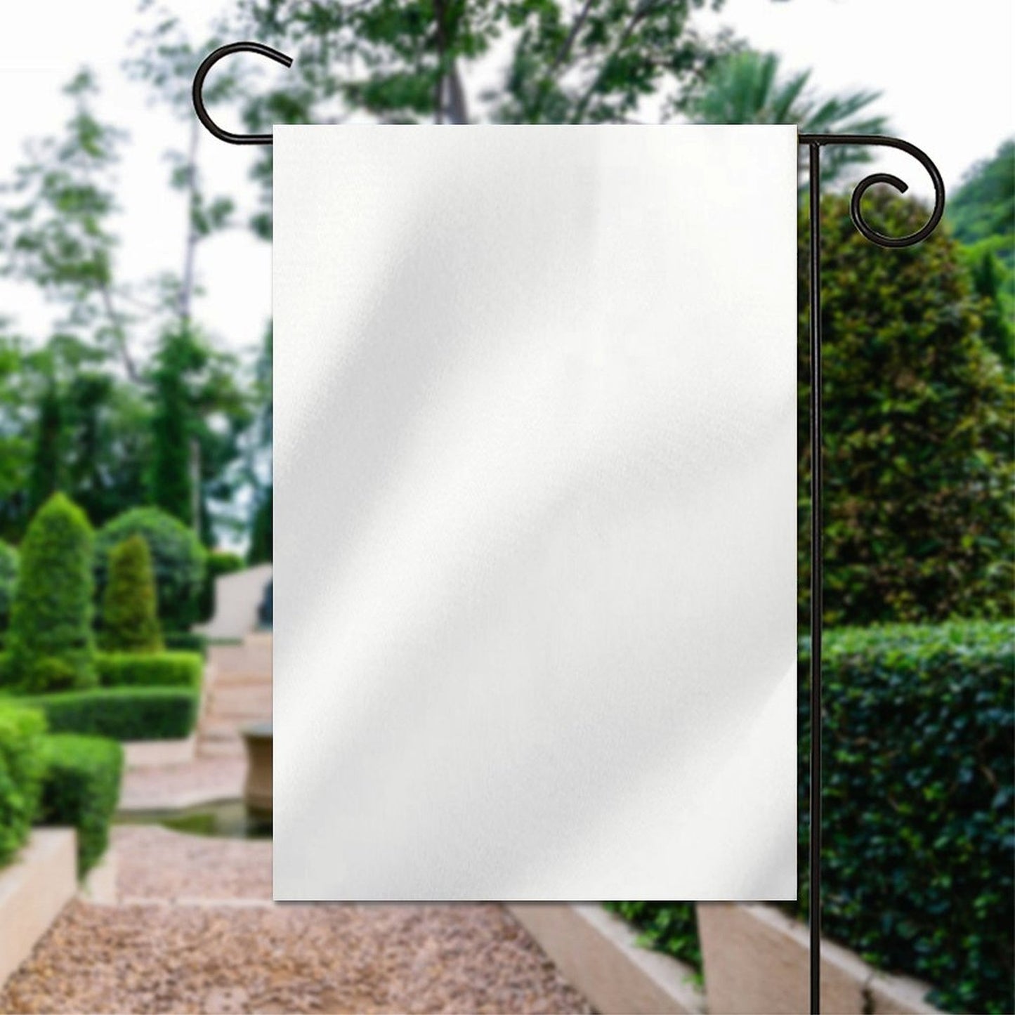 庭が少し寂しい？なら写真1枚で「ようこそ」を彩る、オリジナルガーデンフラッグ