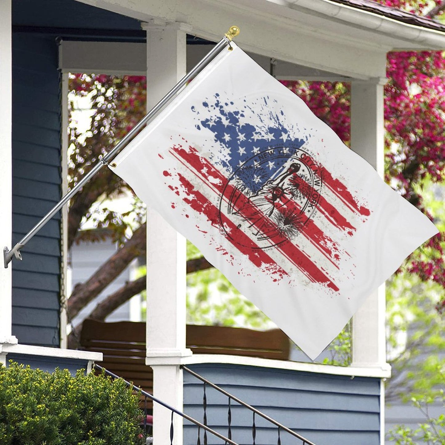 「おかえり」を告げる、我が家のシンボル。写真で作るオリジナルガーデンフラッグ