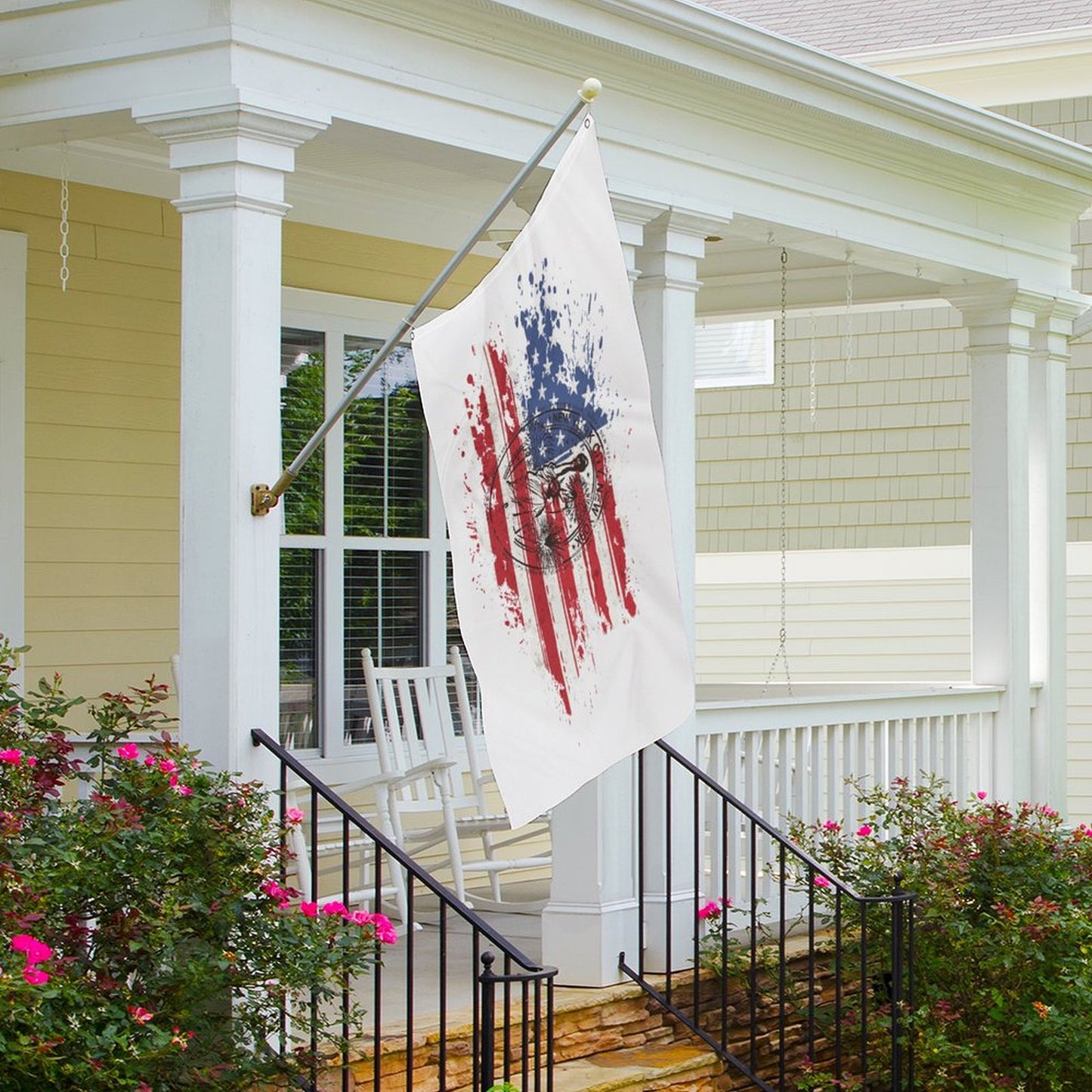 「おかえり」を告げる、我が家のシンボル。写真で作るオリジナルガーデンフラッグ