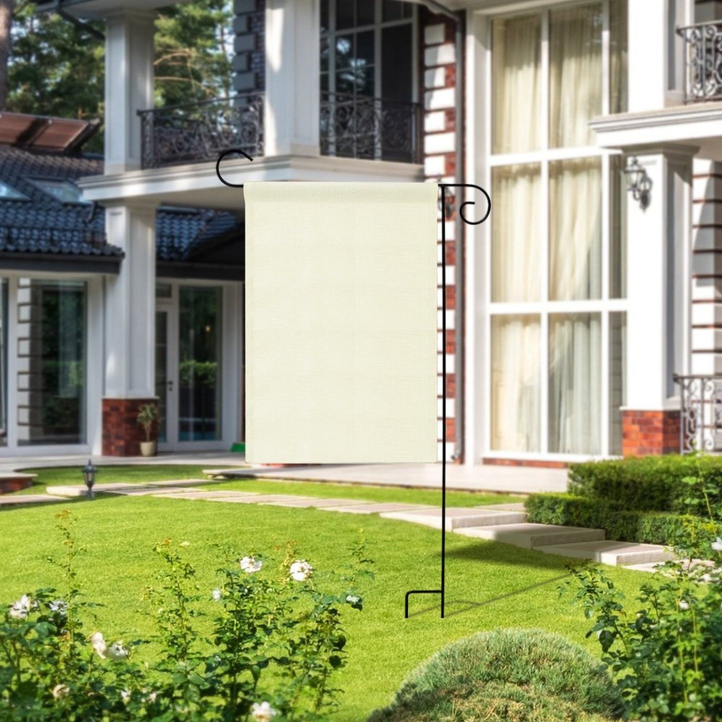 庭の“空気感”が変わる。リネンで創る、オリジナルガーデンフラッグ