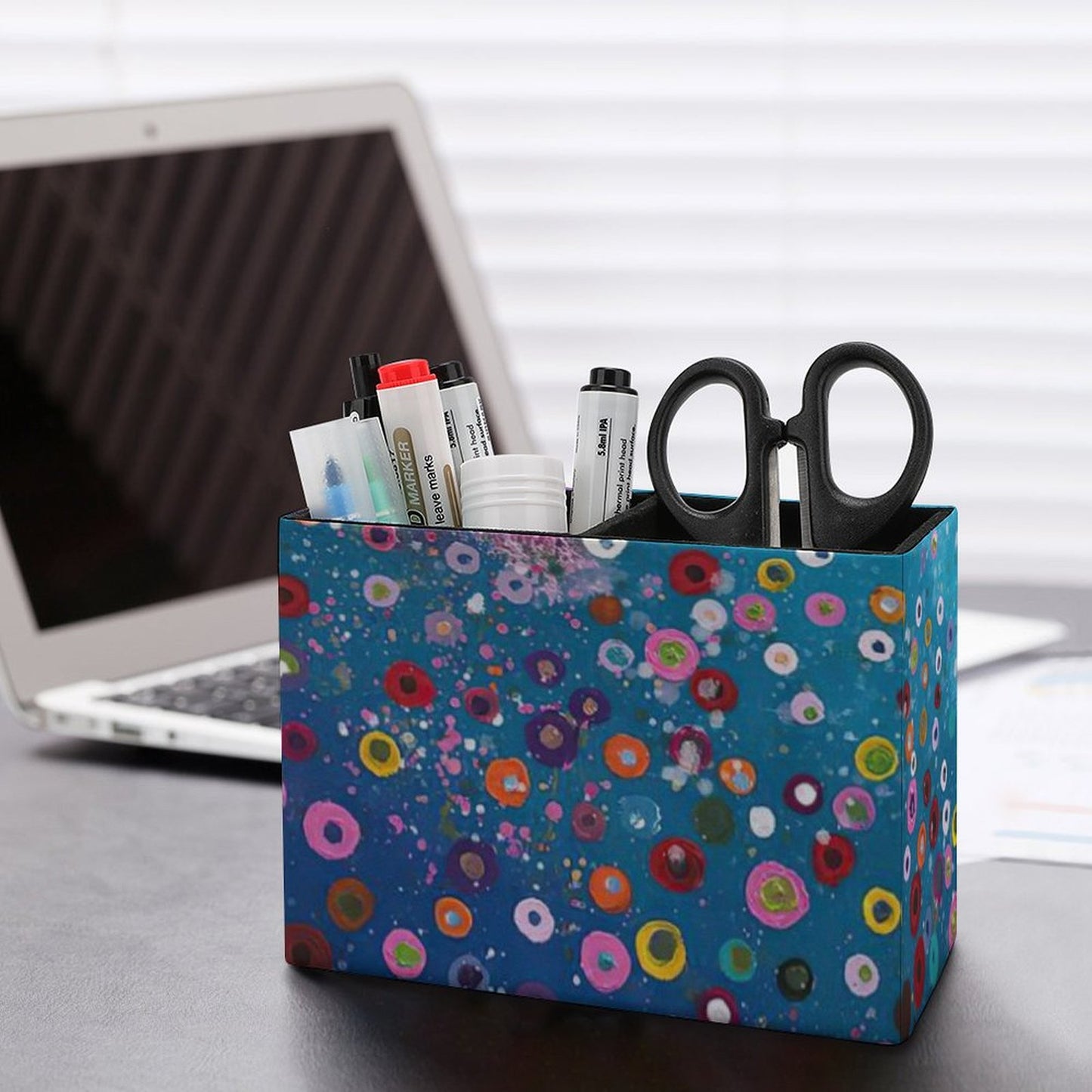 【仕事がはかどる】“司令部”を整える、オリジナル・レザーペンスタンド