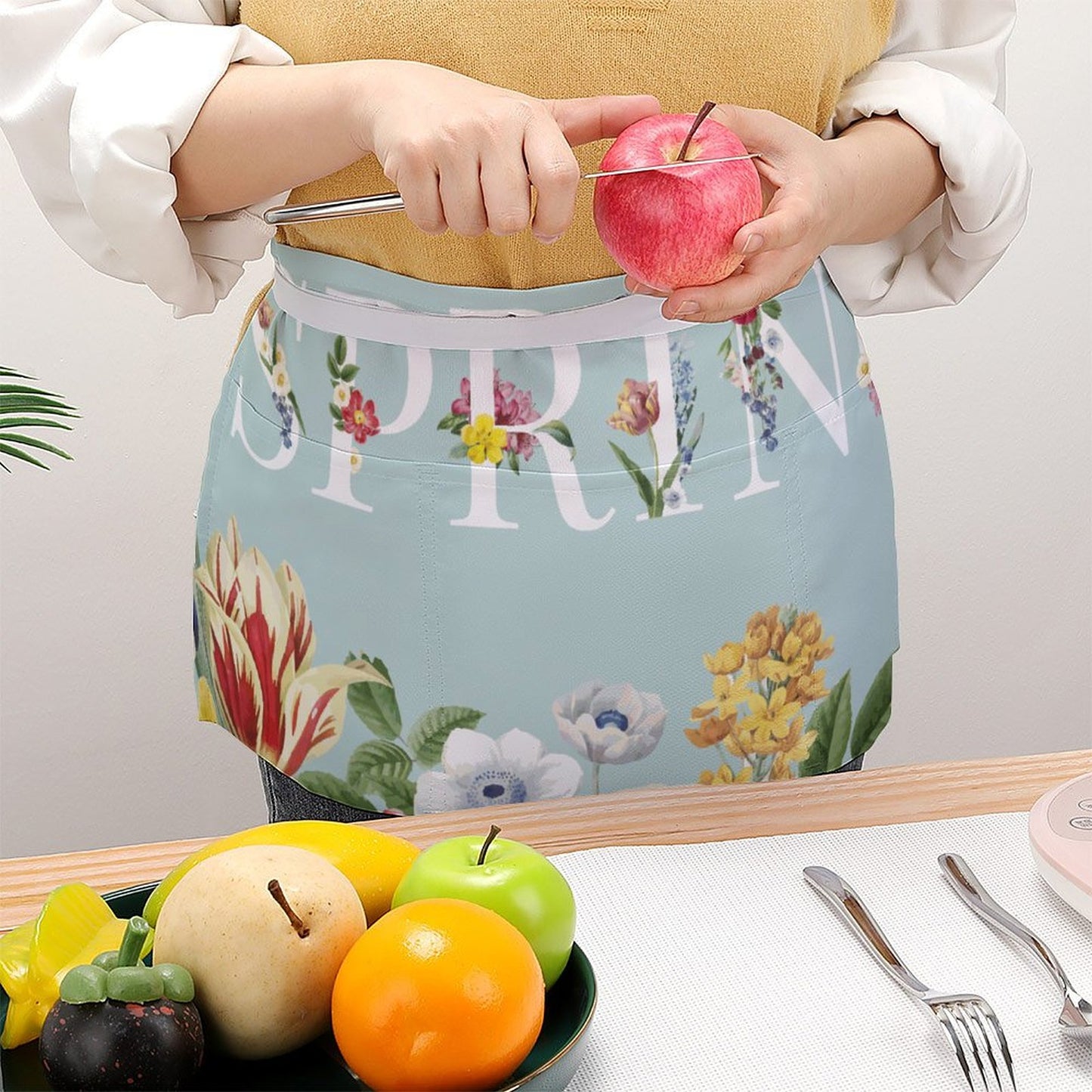 【カフェ・バーのプロ仕様】ロゴで創る、撥水ショートエプロン｜オリジナル業務用